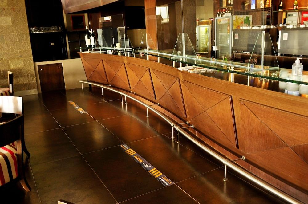 Rayentray Grand Hotel Puerto Madryn Exterior photo