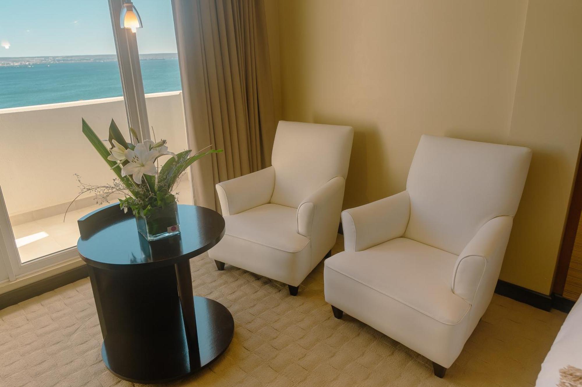 Rayentray Grand Hotel Puerto Madryn Exterior photo
