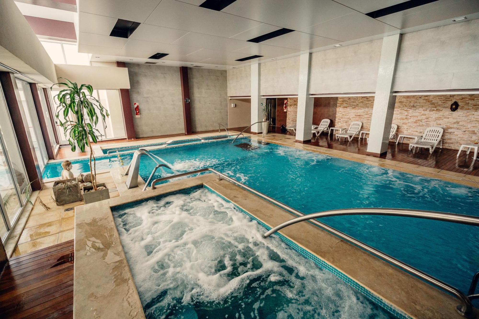 Rayentray Grand Hotel Puerto Madryn Exterior photo