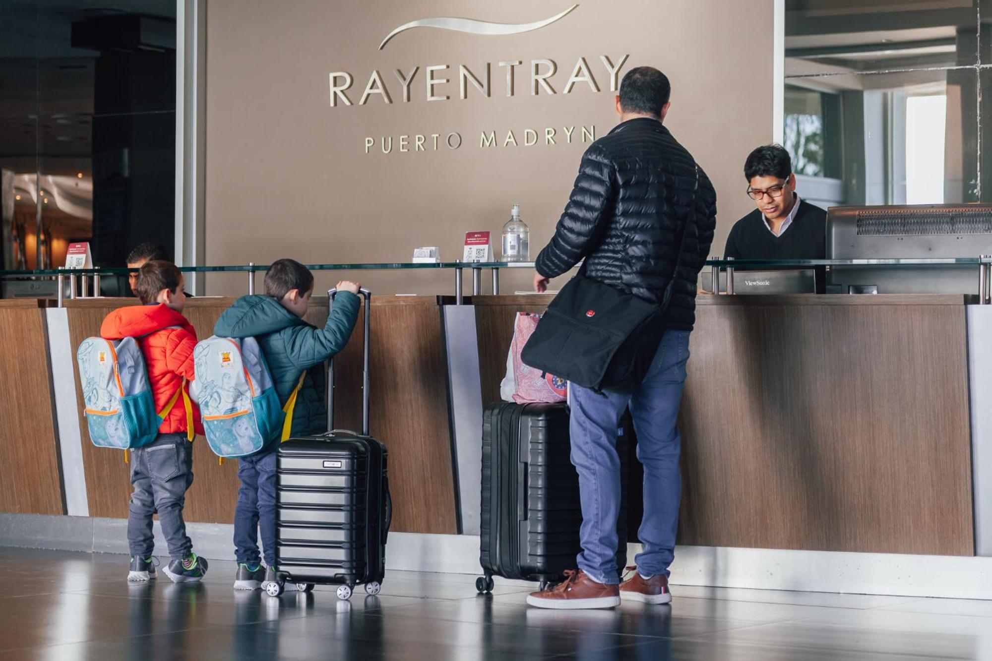 Rayentray Grand Hotel Puerto Madryn Exterior photo