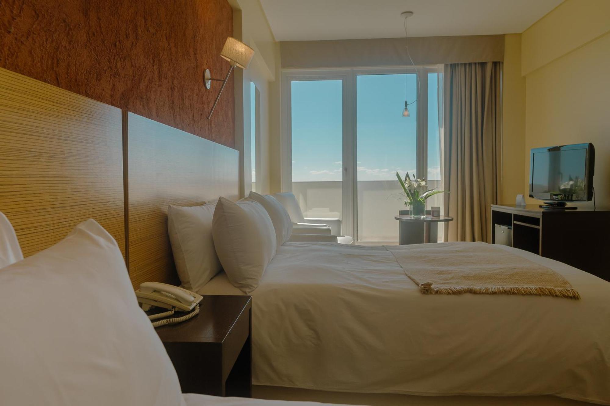 Rayentray Grand Hotel Puerto Madryn Exterior photo