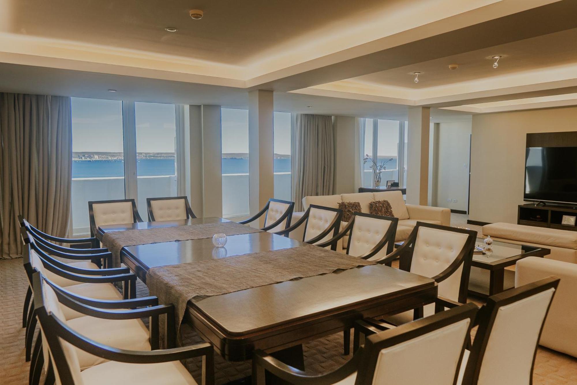 Rayentray Grand Hotel Puerto Madryn Exterior photo