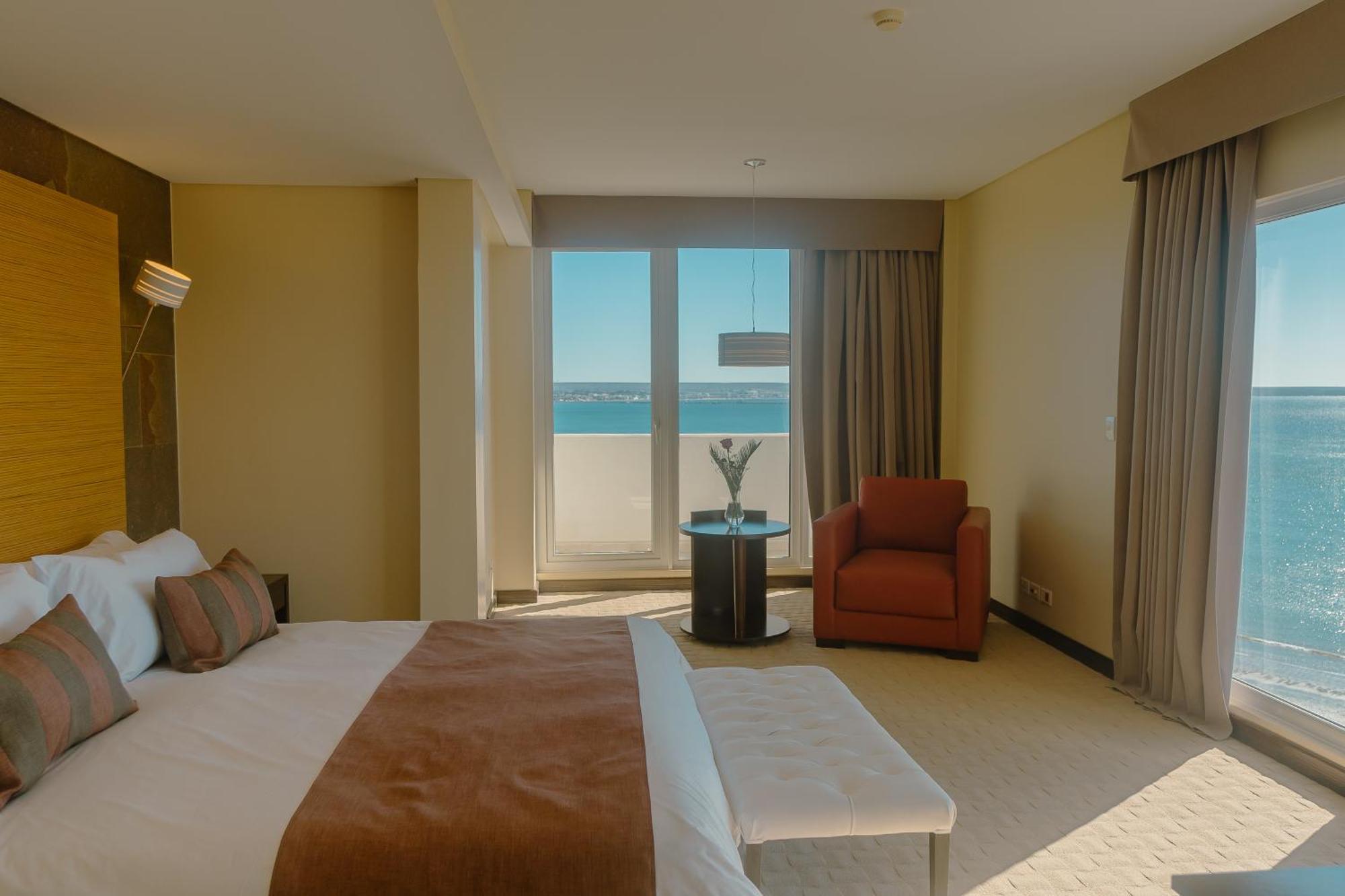 Rayentray Grand Hotel Puerto Madryn Exterior photo