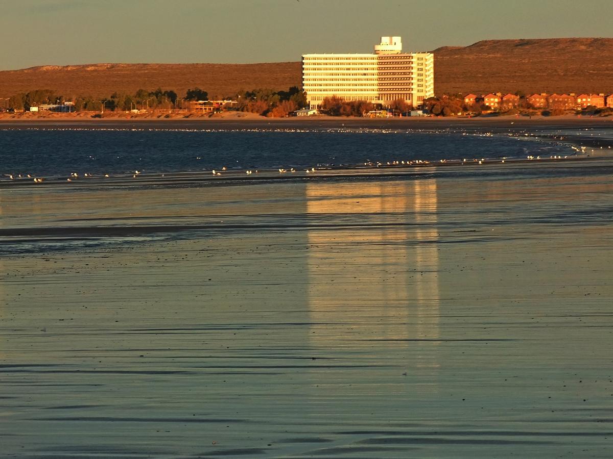 Rayentray Grand Hotel Puerto Madryn Exterior photo